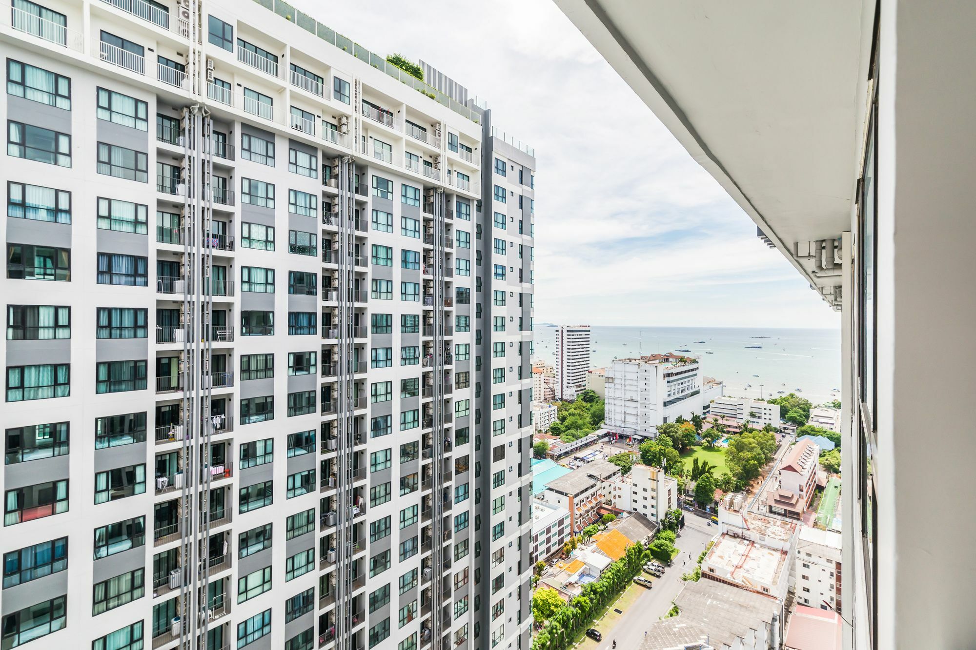 Favstay - The Base Central Pattaya Εξωτερικό φωτογραφία