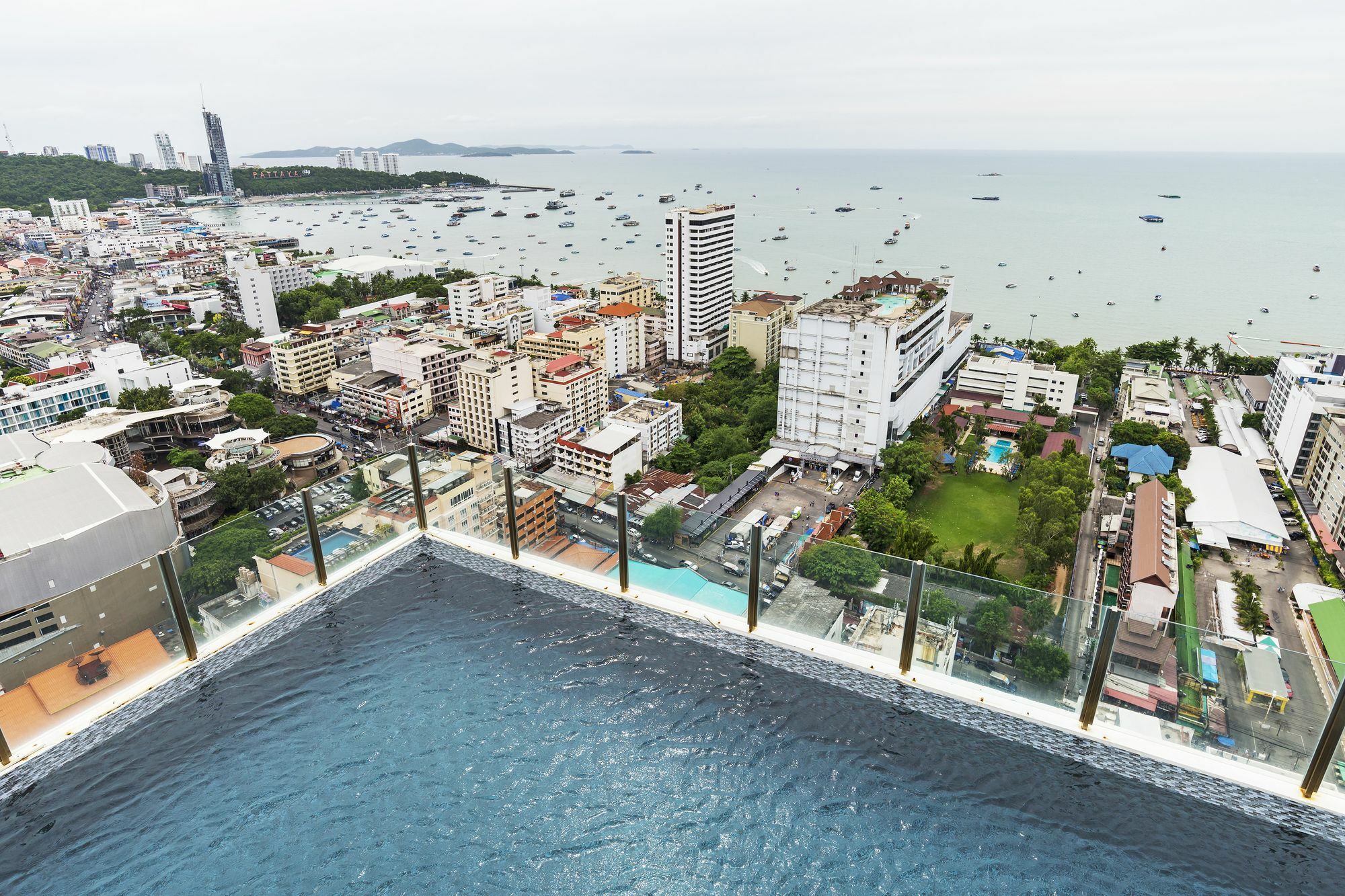 Favstay - The Base Central Pattaya Εξωτερικό φωτογραφία