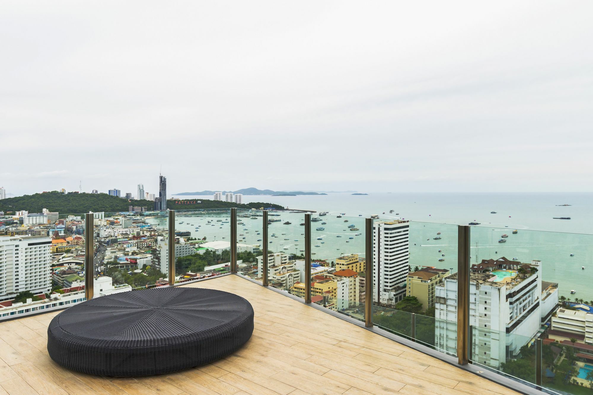 Favstay - The Base Central Pattaya Εξωτερικό φωτογραφία