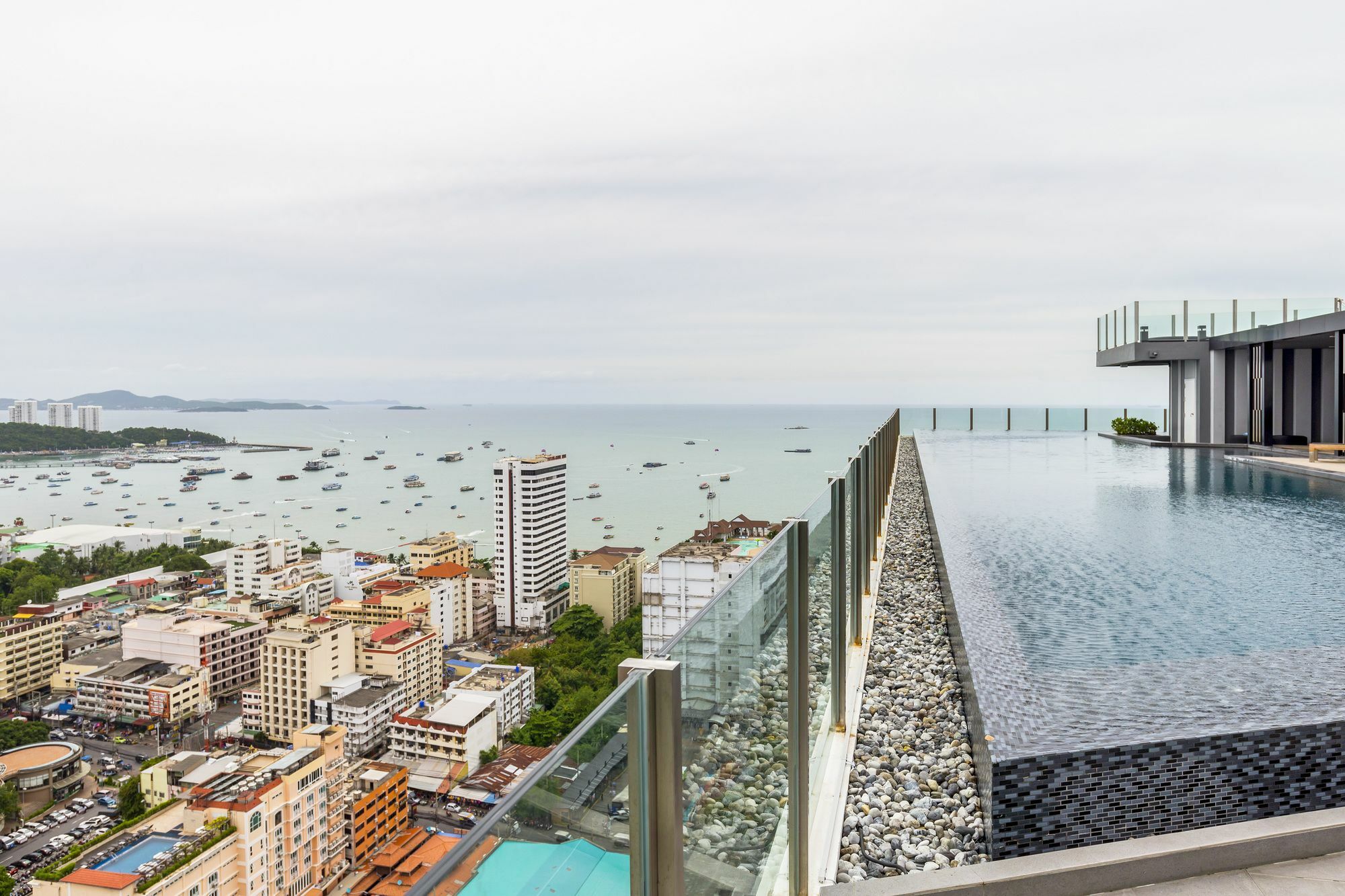 Favstay - The Base Central Pattaya Εξωτερικό φωτογραφία
