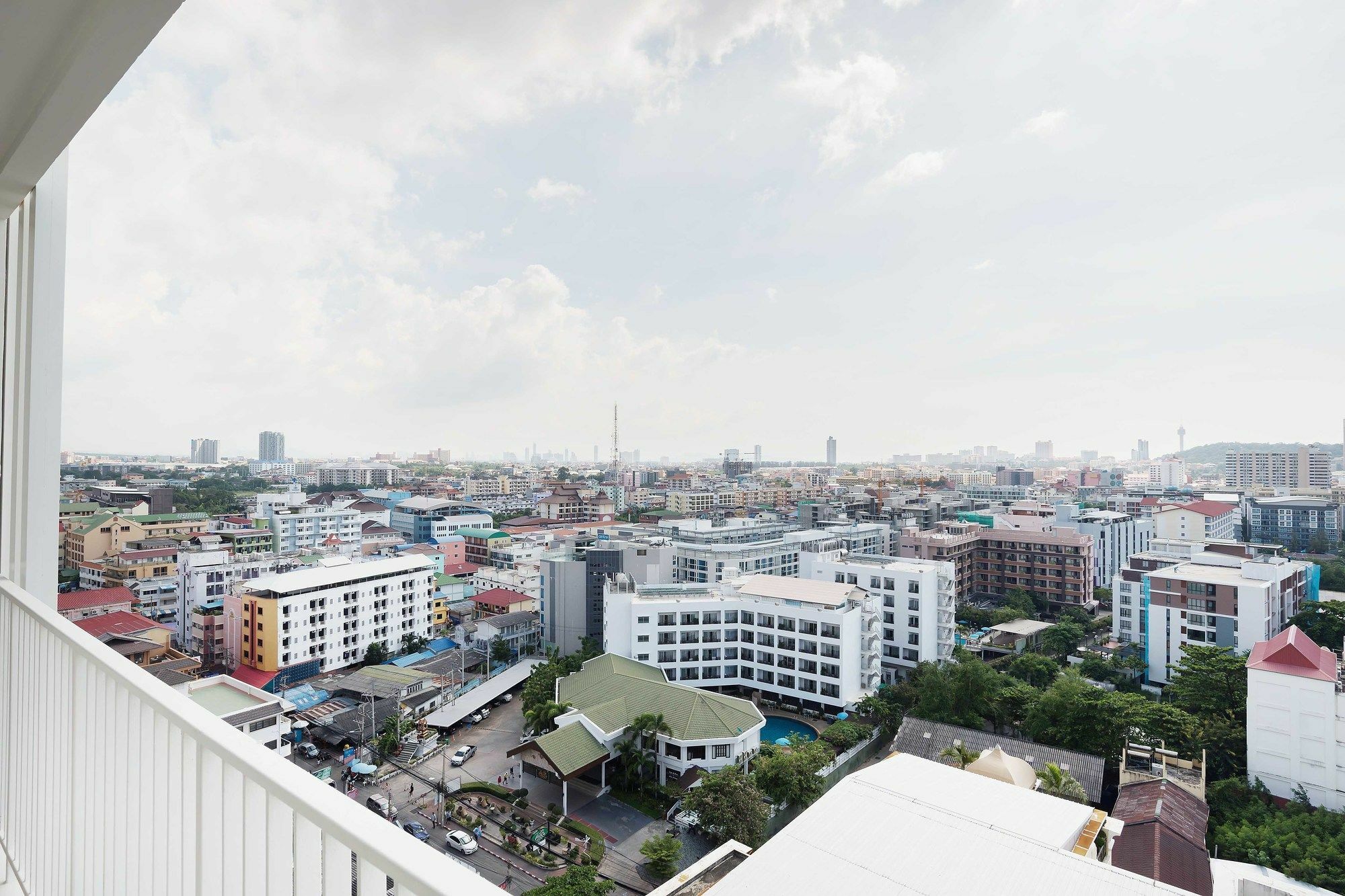 Favstay - The Base Central Pattaya Εξωτερικό φωτογραφία